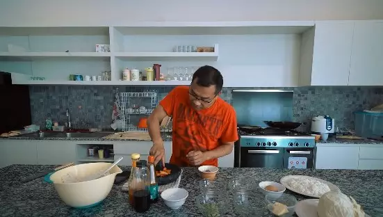 Momen kejutan Anang untuk Ashanty ©YouTube Momen kejutan Anang untuk Ashanty ©YouTube