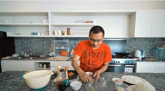 Momen kejutan Anang untuk Ashanty ©YouTube Momen kejutan Anang untuk Ashanty ©YouTube