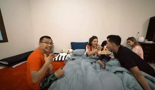 Momen kejutan Anang untuk Ashanty ©YouTube Momen kejutan Anang untuk Ashanty ©YouTube