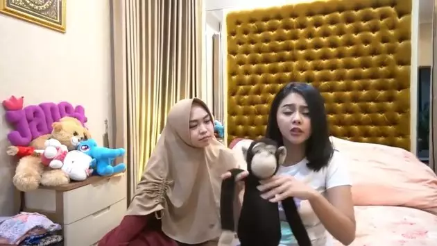 Penampakan rumah Jenita Janet YouTube