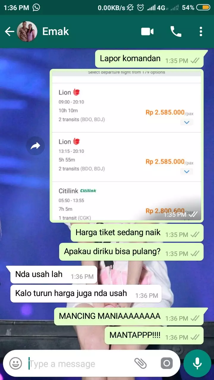 Chat iseng dari orangtua © Twitter