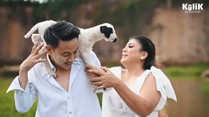 Prewedding Regina Idol © 2020 brilio.net Prewedding Regina Idol © 2020 brilio.net