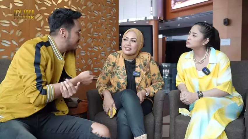 elly sugigi siri aher © YouTube elly sugigi siri aher © YouTube