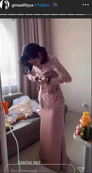 Citra Anidya fitting kebaya © Instagram Citra Anidya fitting kebaya © Instagram