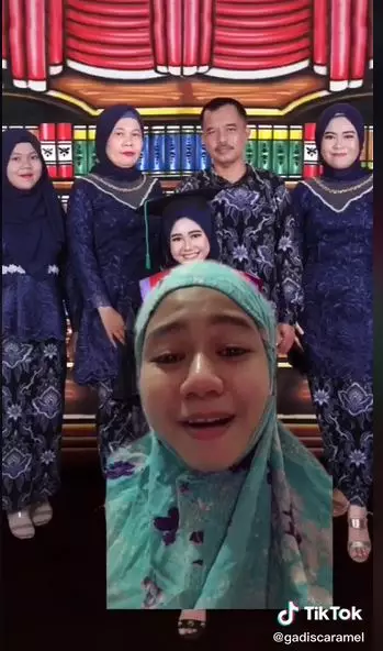 cewek edit foto almarhum ibu © Instagram cewek edit foto almarhum ibu © Instagram