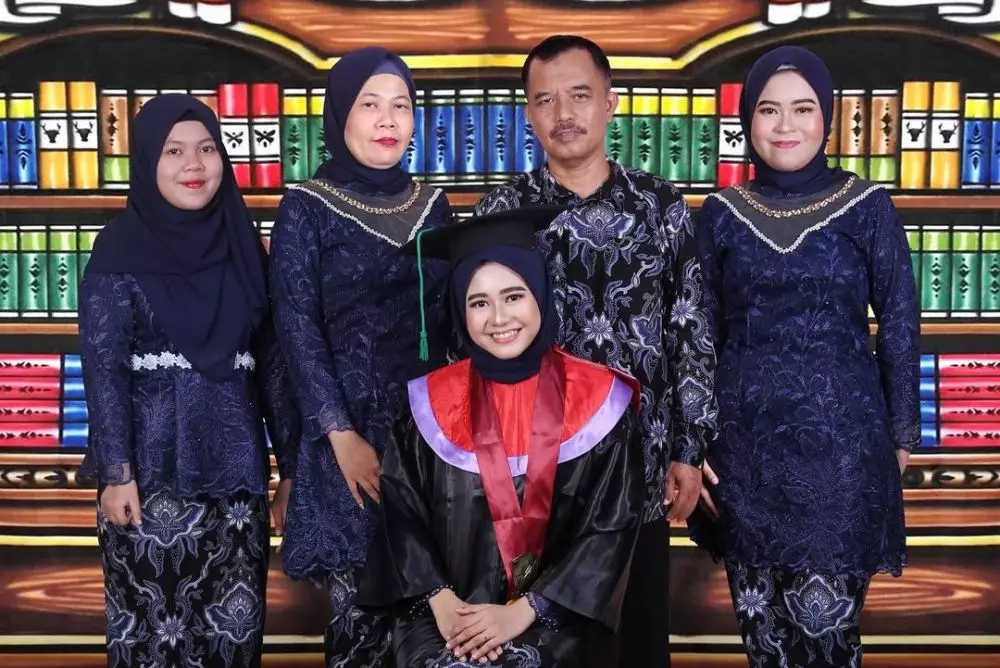 cewek edit foto almarhum ibu © Instagram cewek edit foto almarhum ibu © Instagram