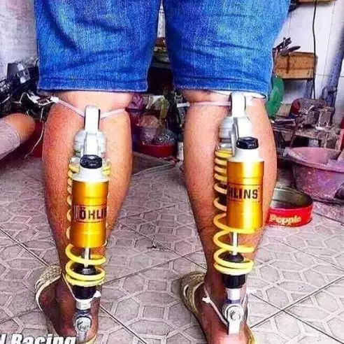 Aksesoris nyeleneh yang dipakai orang Berbagai sumber