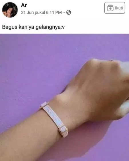 Aksesoris nyeleneh yang dipakai orang Berbagai sumber