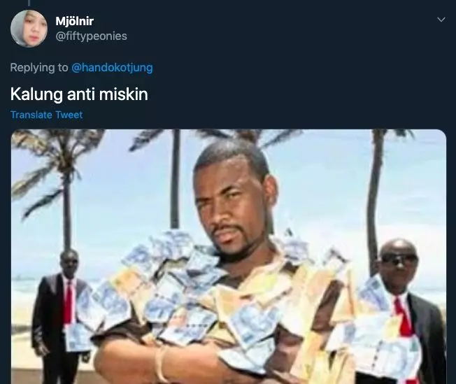 Aksesoris nyeleneh yang dipakai orang Berbagai sumber