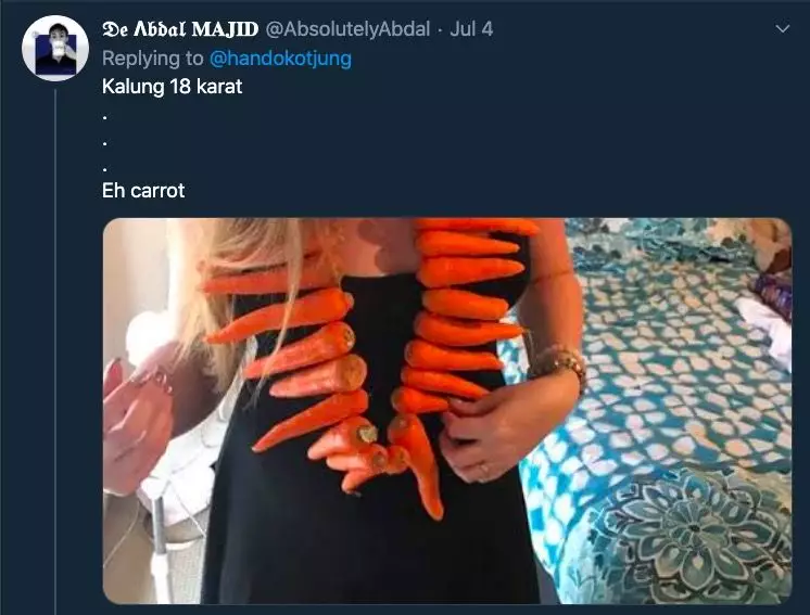 Aksesoris nyeleneh yang dipakai orang Berbagai sumber