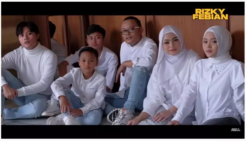 Pemotretan Keluarga Sule dan Nathalie © YouTube Pemotretan Keluarga Sule dan Nathalie © YouTube