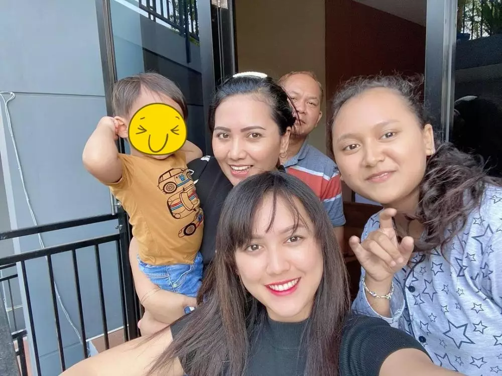 Happy Asmara dan ibunda  © 2020 brilio.net Happy Asmara dan ibunda  © 2020 brilio.net