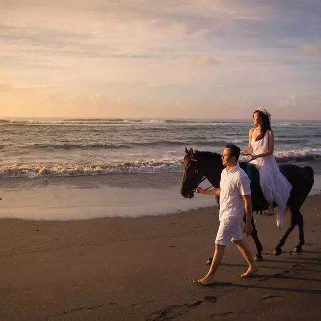 potret prewedding seleb di pantai © Instagram potret prewedding seleb di pantai © Instagram