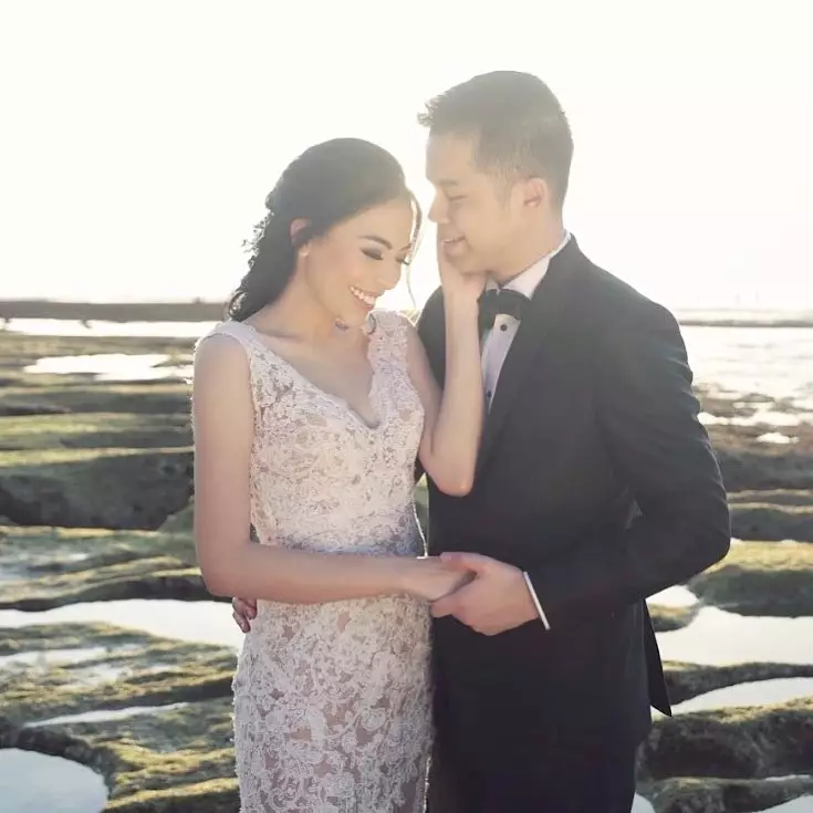 potret prewedding seleb di pantai © Instagram potret prewedding seleb di pantai © Instagram