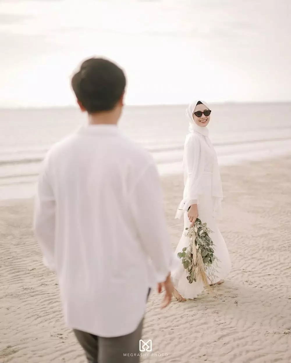 potret prewedding seleb di pantai © Instagram potret prewedding seleb di pantai © Instagram