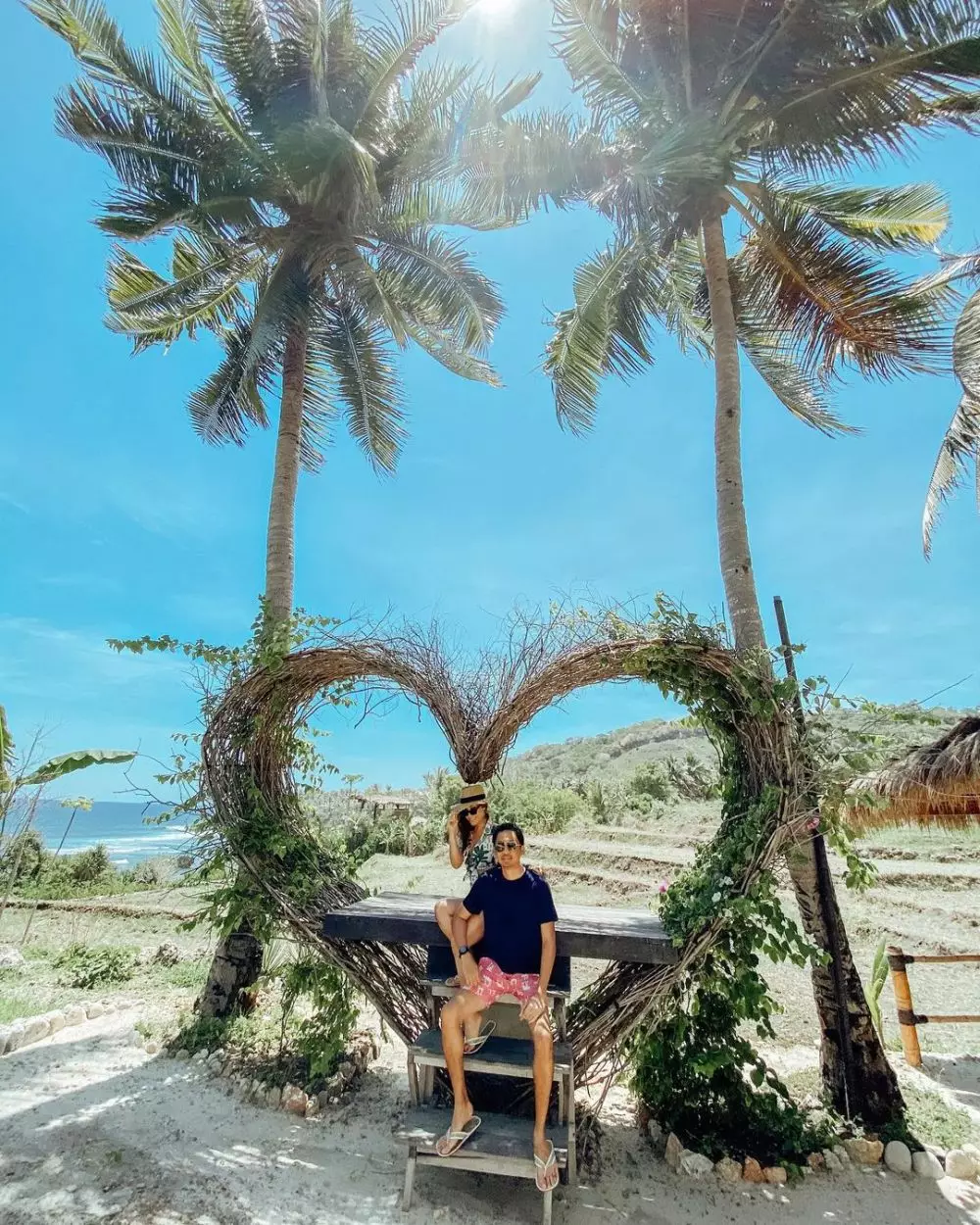 momen ayu dewi dan suami liburan © Instagram