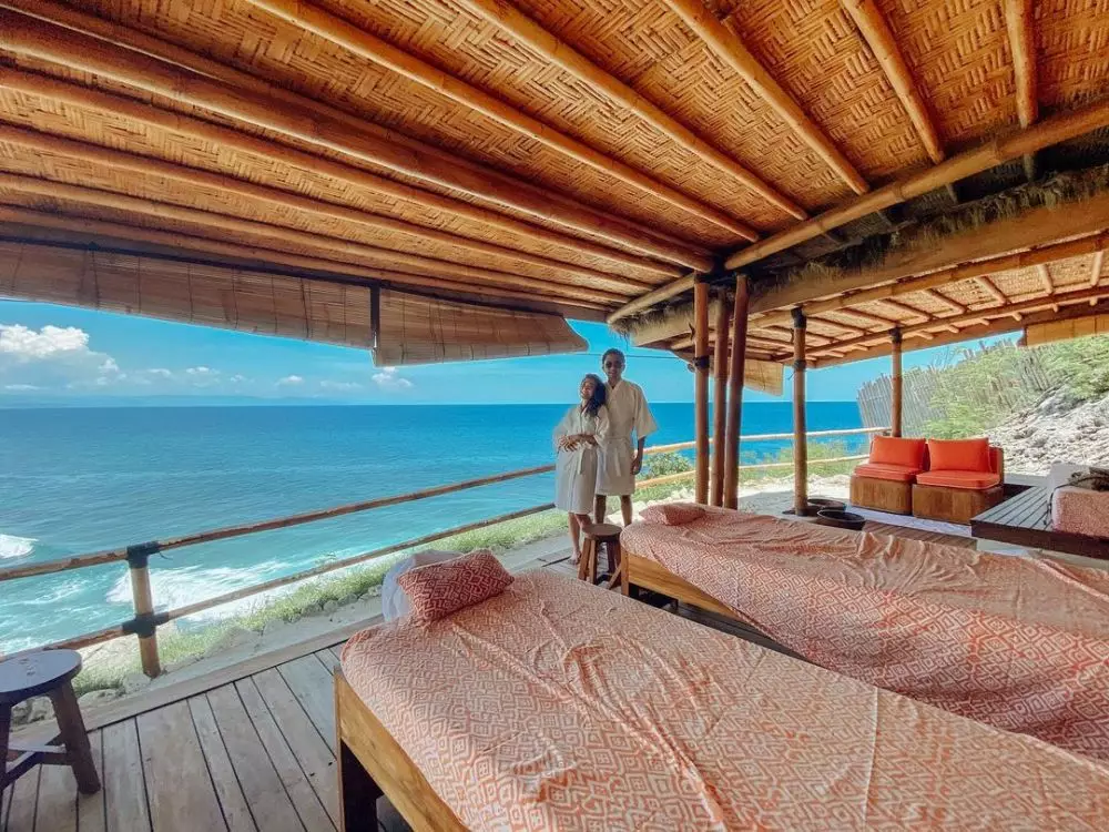 momen ayu dewi dan suami liburan © Instagram