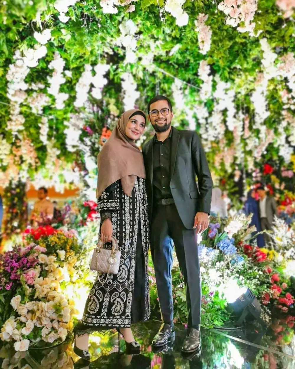 pesinetron kondangan bareng pasangan © Instagram