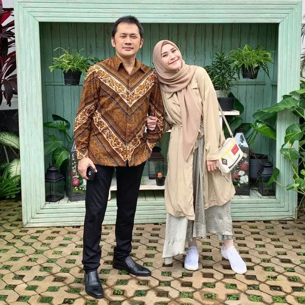 pesinetron kondangan bareng pasangan © Instagram