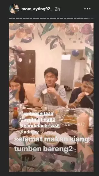 Adit Jayusman dan keluarga Ayu Ting Ting  © 2020 brilio.net