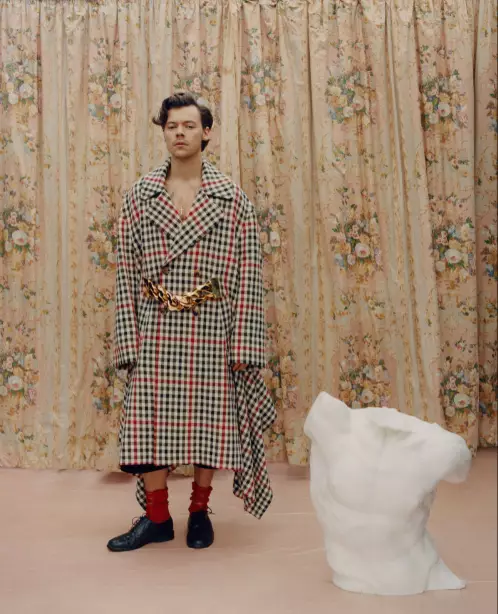 Potret Harry Styles kenakan gaun di majalah Vogue Instagram