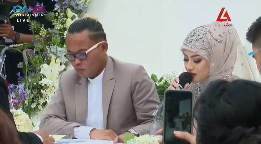 Momen akad nikah Sule dan Nathalie © YouTube