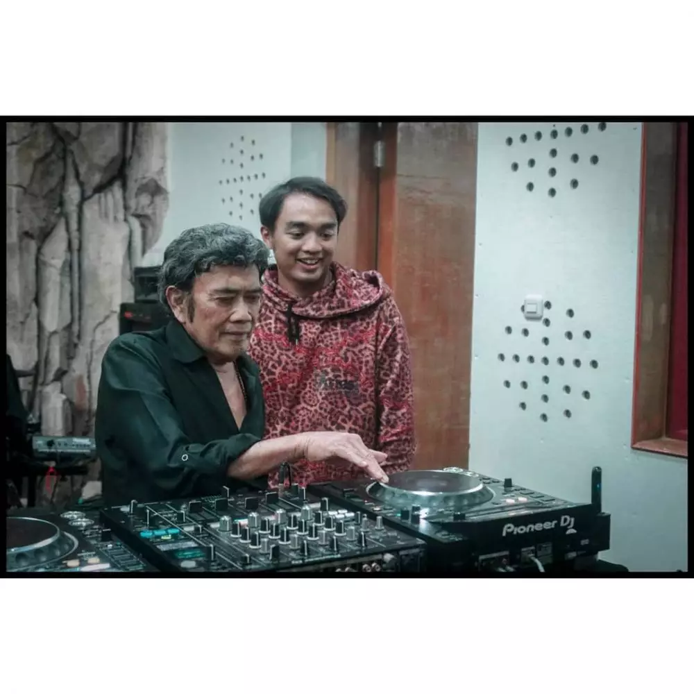 Studio musik Rhoma Irama © 2020 brilio.net Instagram Studio musik Rhoma Irama © 2020 brilio.net Instagram