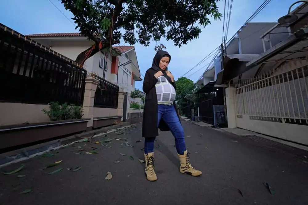 Esih Preman Pensiun hamil © Instagram