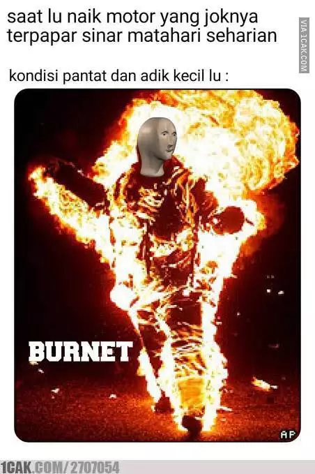 meme pengendara motor pada siang hari Berbagai sumber