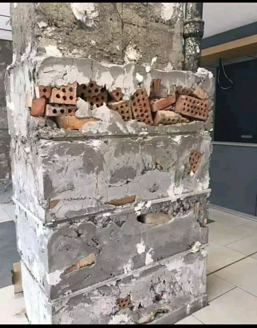 pondasi rumah absurd Berbagai sumber