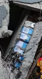 pondasi rumah absurd Berbagai sumber