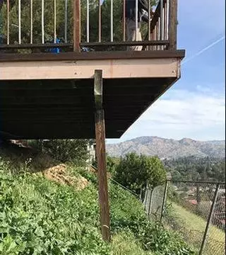 pondasi rumah absurd Berbagai sumber