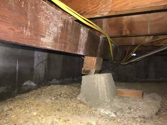 pondasi rumah absurd Berbagai sumber