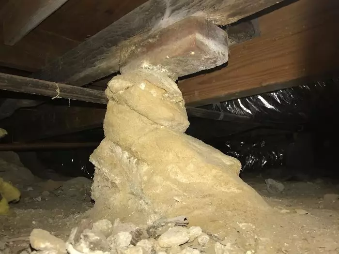 pondasi rumah absurd Berbagai sumber