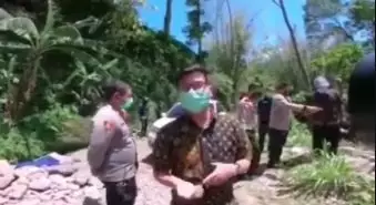 pria nyasar hutan ketemu cewek berbagai sumber