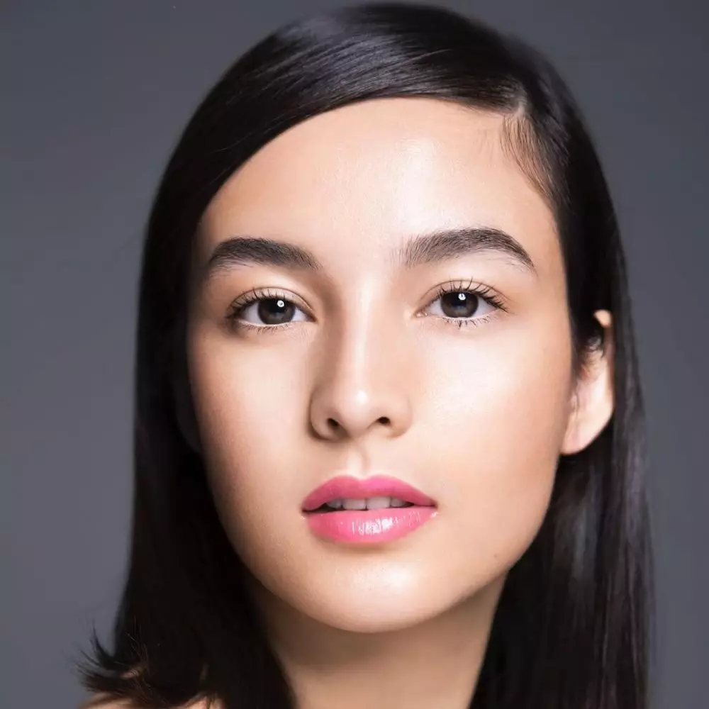 Chelsea Islan bermakeup tebal © 2020 brilio.net