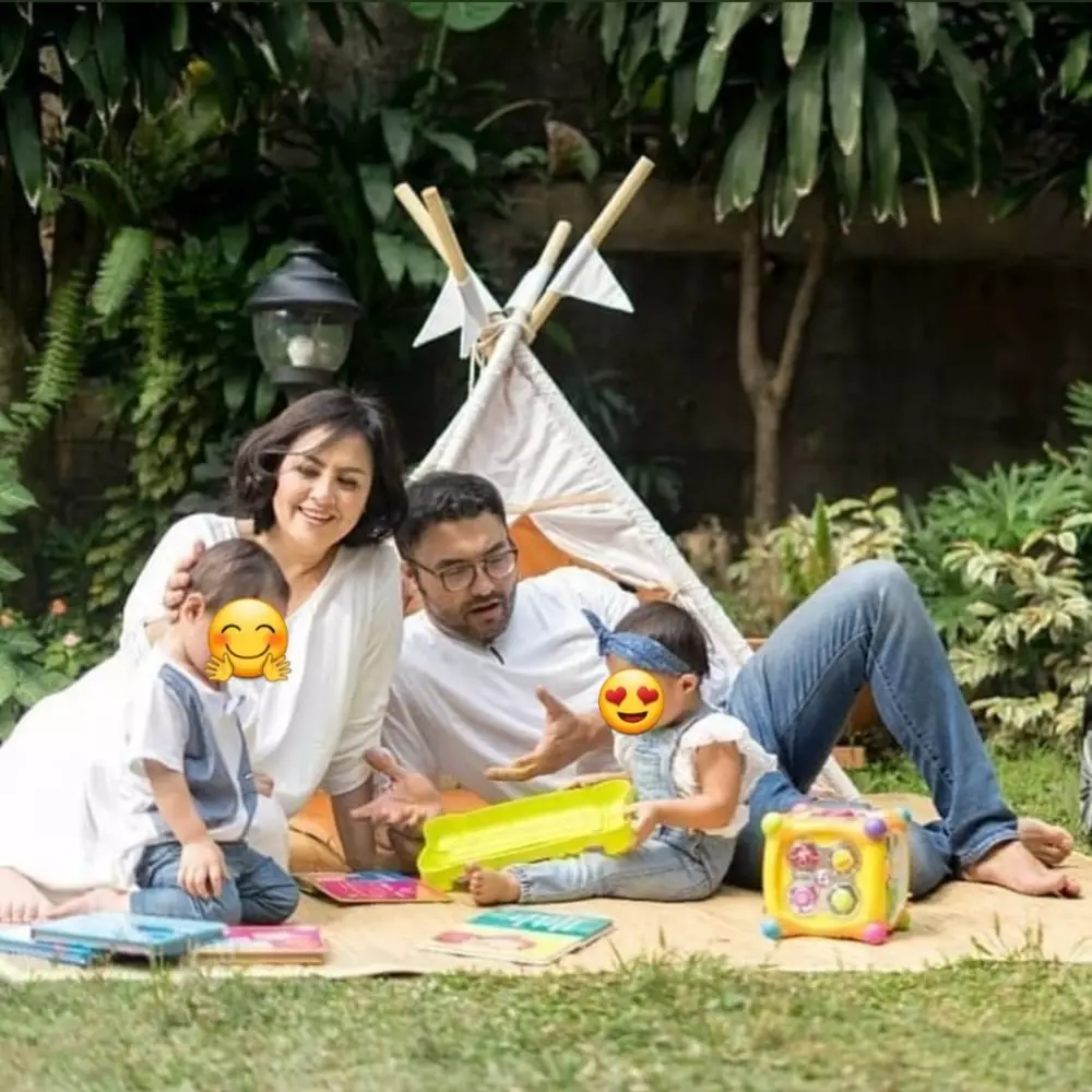 Pemotretan keluarga Cynthia Lamusu dan Surya Saputra © 2020 brilio.net Pemotretan keluarga Cynthia Lamusu dan Surya Saputra © 2020 brilio.net