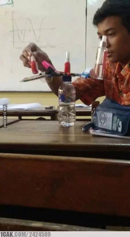 tingkah ajaib siswa di kelas © Berbagai sumber tingkah ajaib siswa di kelas © Berbagai sumber