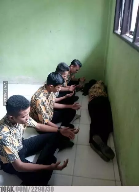tingkah ajaib siswa di kelas © Berbagai sumber tingkah ajaib siswa di kelas © Berbagai sumber