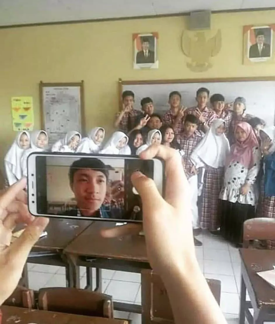 tingkah ajaib siswa di kelas © Berbagai sumber tingkah ajaib siswa di kelas © Berbagai sumber