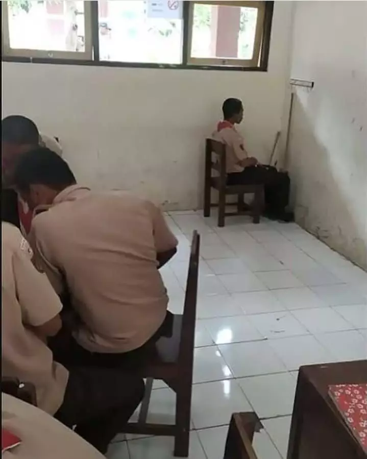 tingkah ajaib siswa di kelas © Berbagai sumber tingkah ajaib siswa di kelas © Berbagai sumber