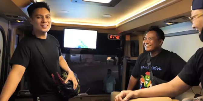 Seleb Tanah Air liburan dengan bus  © Istimewa