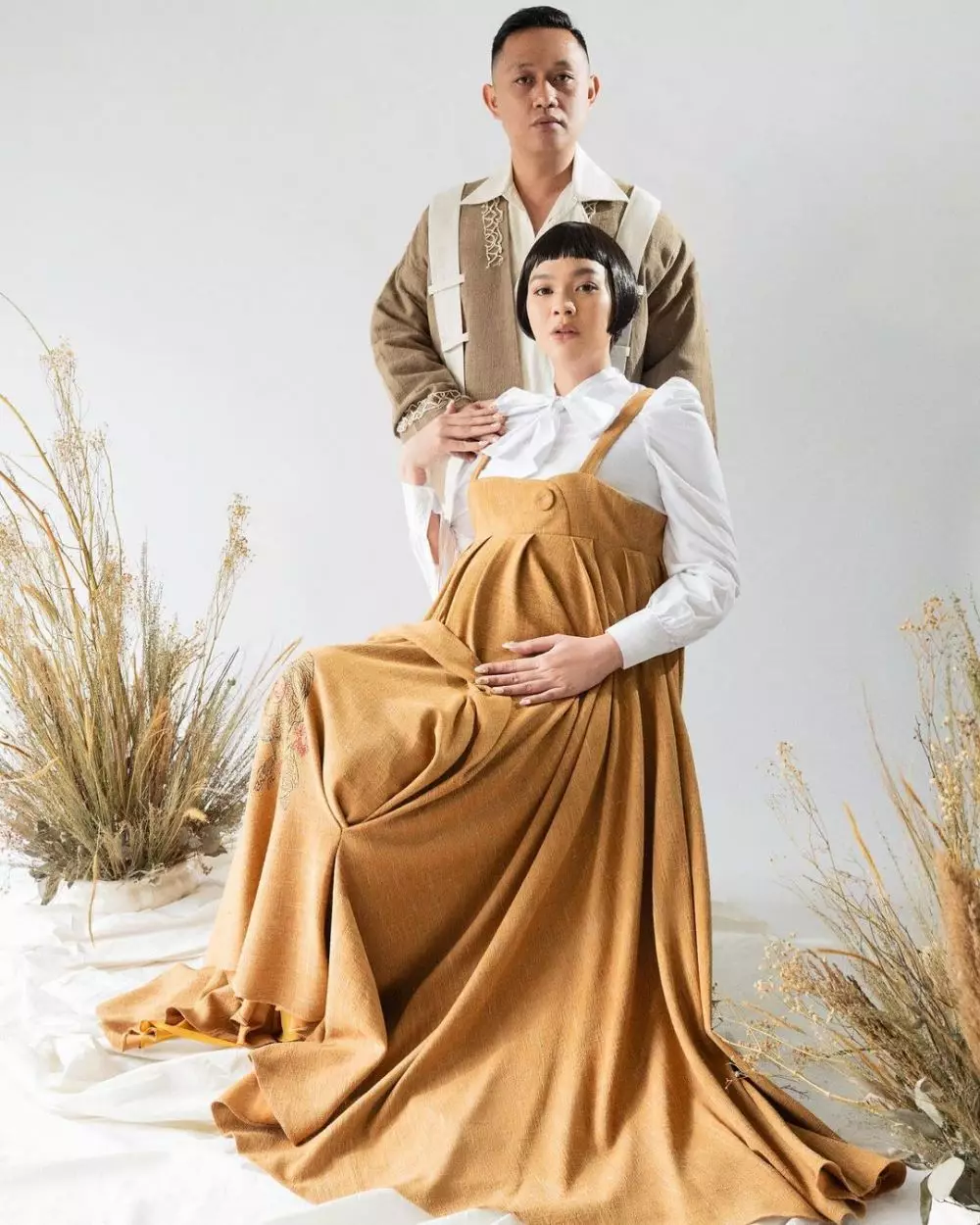 Potret maternity Kezia dan suami © Instagram