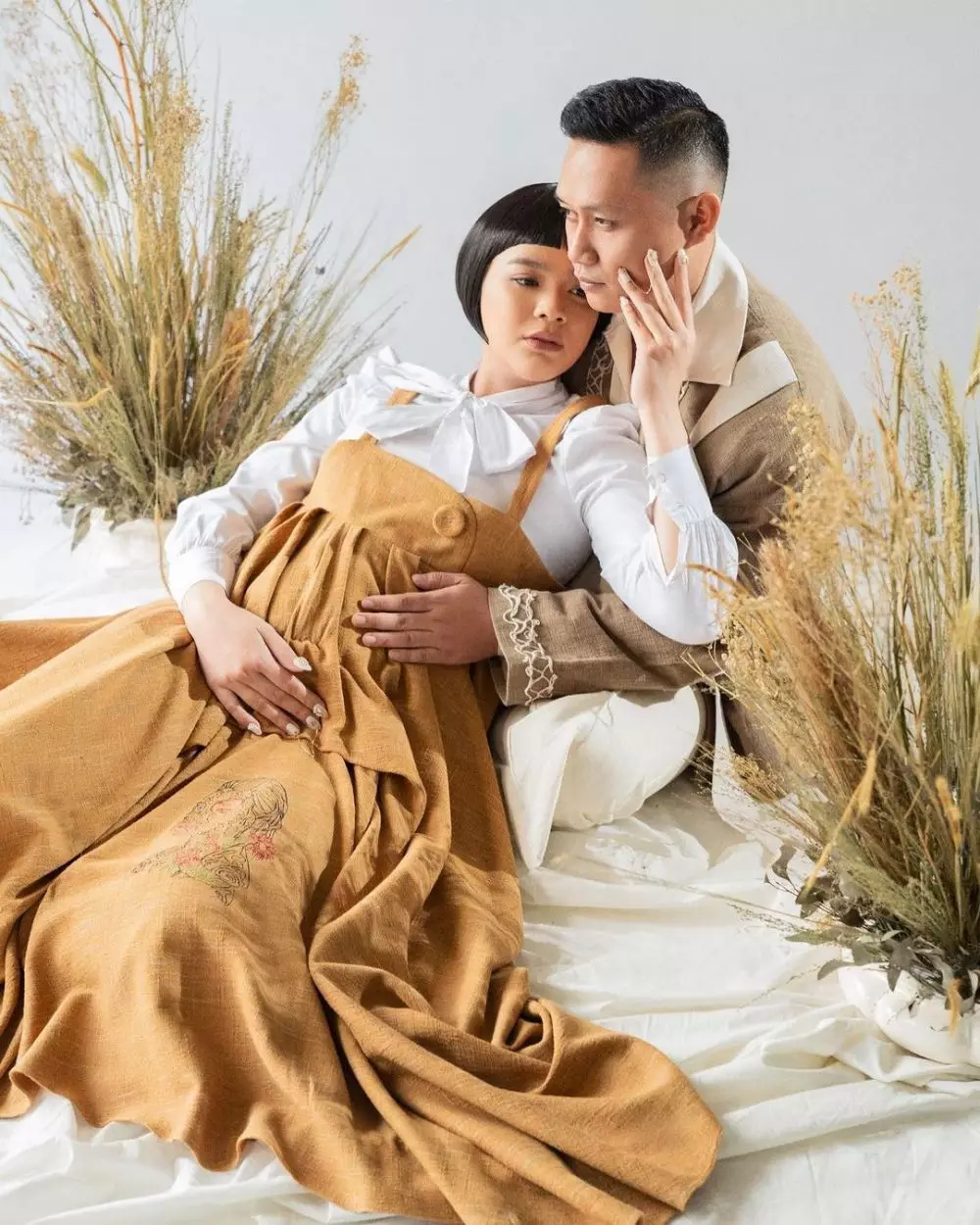 Potret maternity Kezia dan suami © Instagram