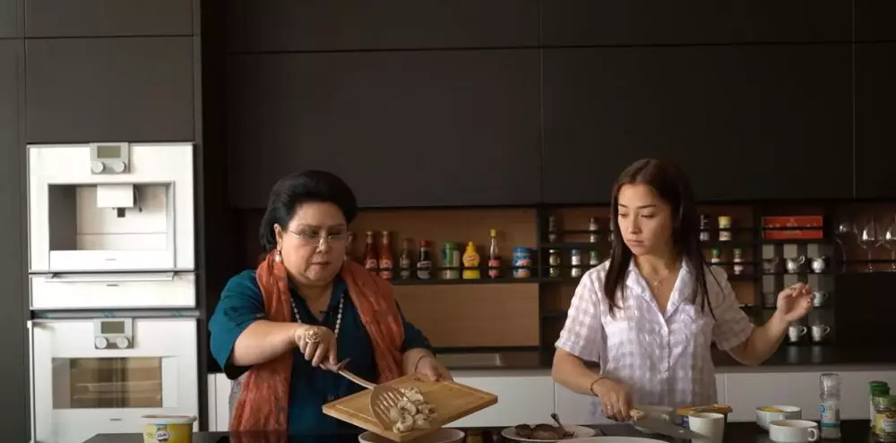 Nikita Willy belajar masak bareng ibu mertua © 2020 brilio.net YouTube Nikita Willy belajar masak bareng ibu mertua © 2020 brilio.net YouTube