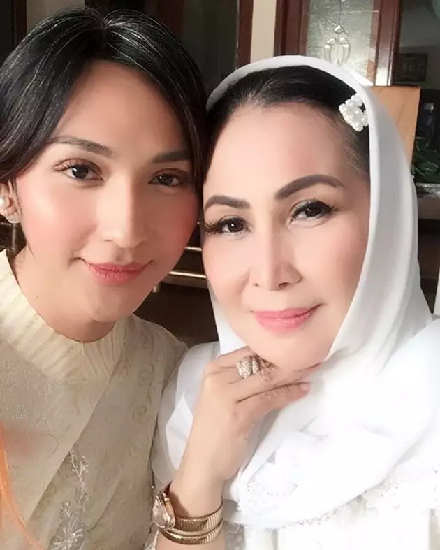 Ibu dena gina © Instagram Ibu dena gina © Instagram