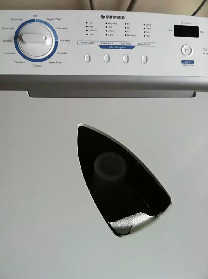 momen apes pakai setrika © Berbagai sumber