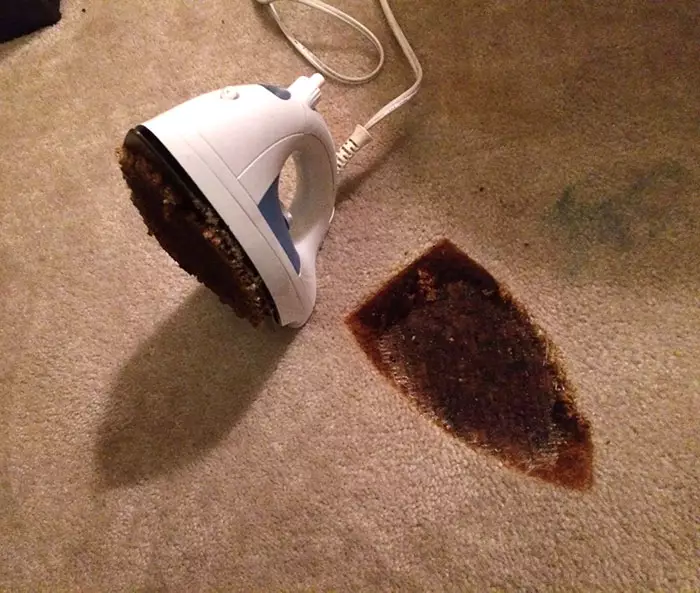 momen apes pakai setrika © Berbagai sumber