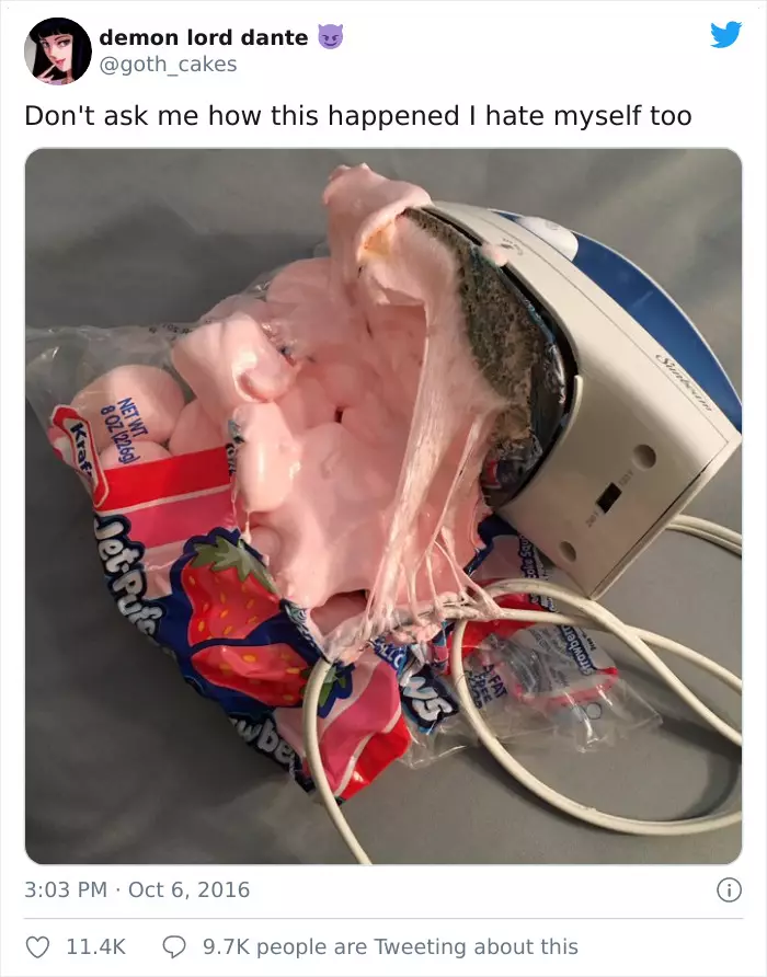 momen apes pakai setrika © Berbagai sumber