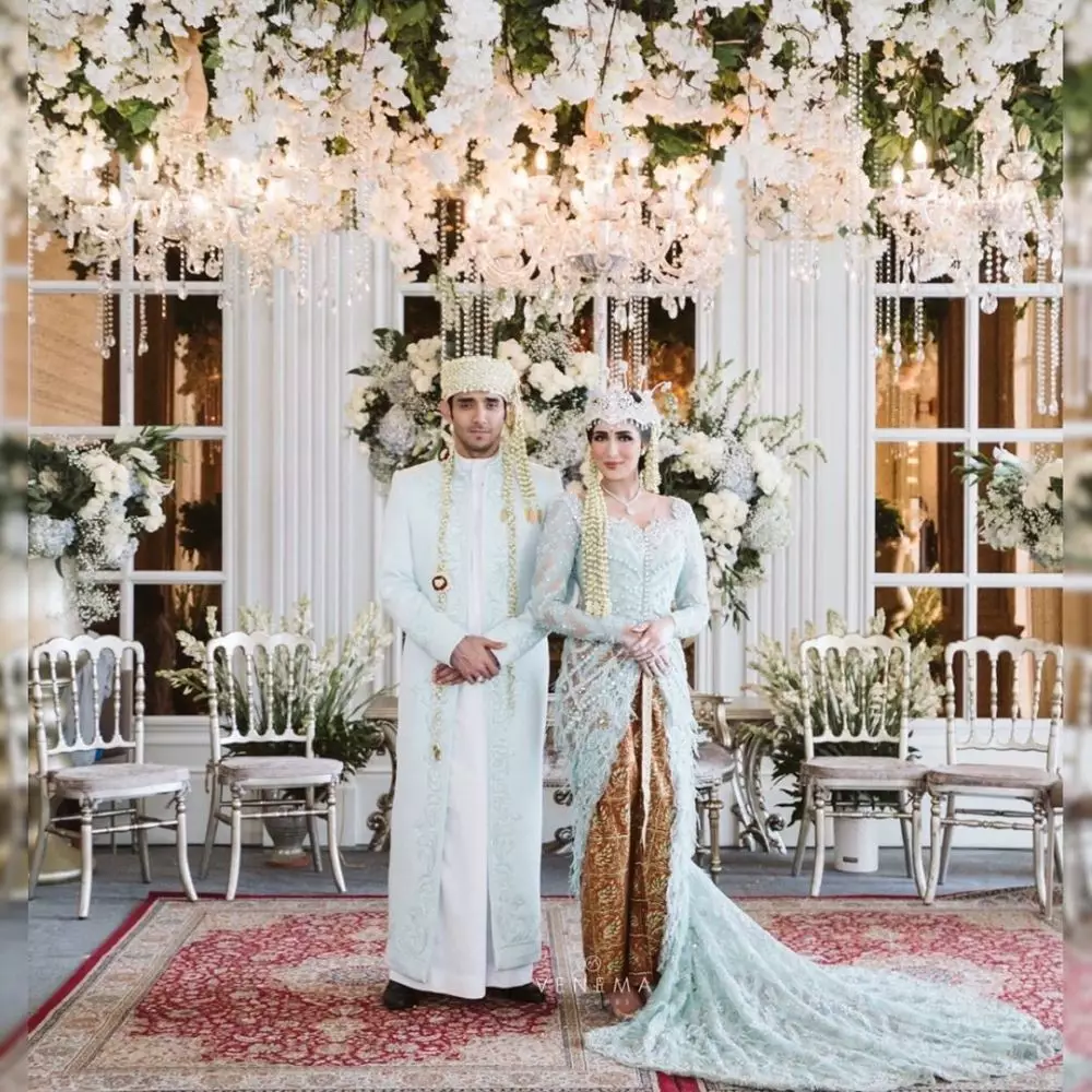 Kebaya nikahan seleb selain putih © 2020 brilio.net